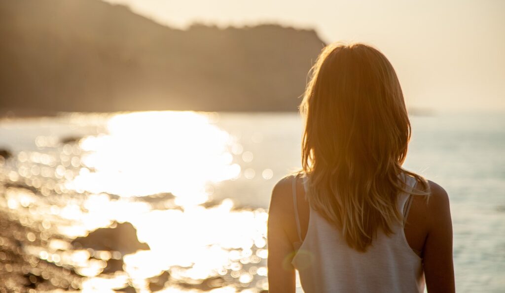 sea, sun, girl-4501231.jpg